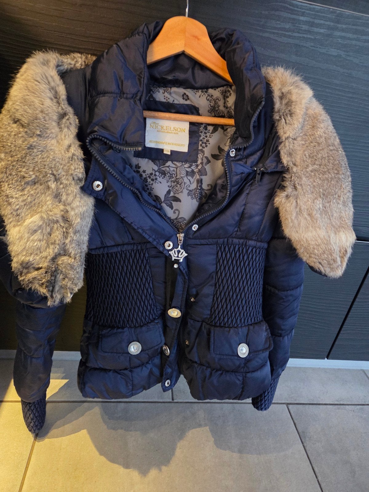 Donkerblauwe Nickelson winterjas met bontkraag, Blauw, Ophalen of Verzenden, Maat 34 (XS) of kleiner, Nieuw