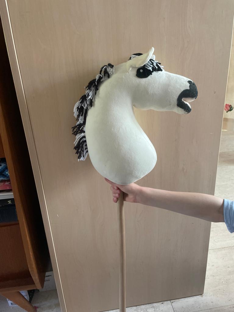 Hobbyhorse / Stokpaardje wit met zwart en roze hoofdstel, Kinderen en Baby's, Speelgoed | Overig, Ophalen of Verzenden, Zo goed als nieuw