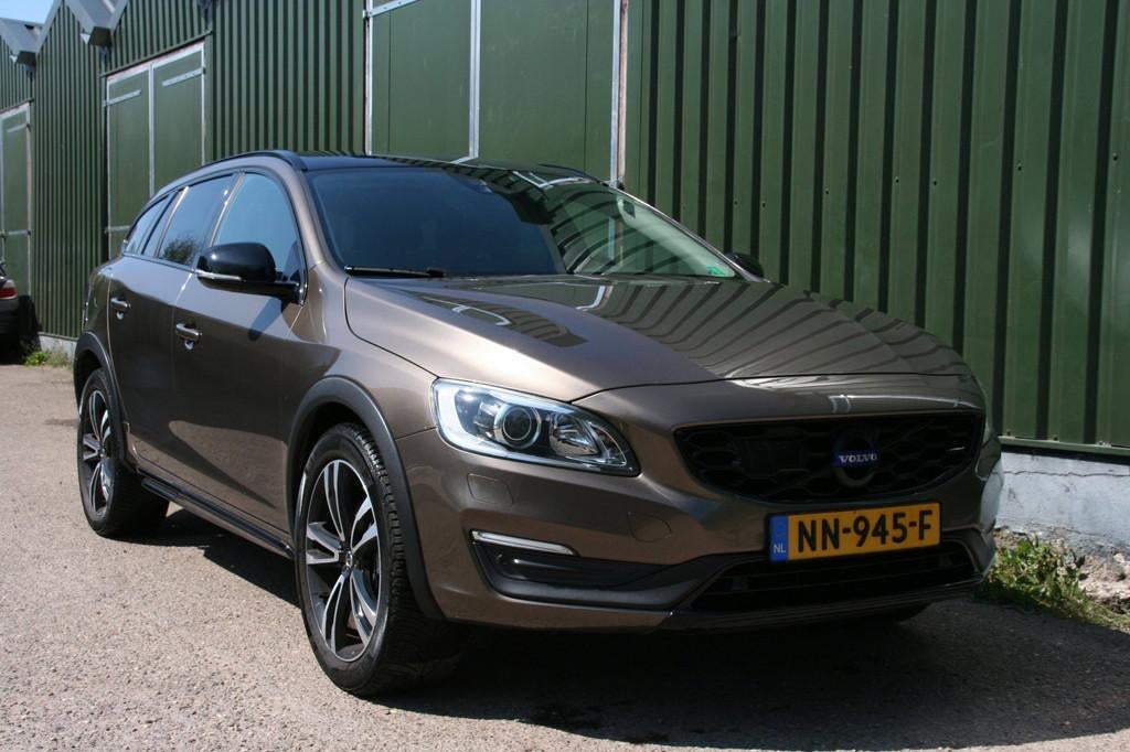 Volvo V60 Cross Country 2.0 T5 Summum R-DESIGN, LEER, NAVIGA, Auto's, Gebruikt, 4 cilinders, 1600 kg, 84 €/maand