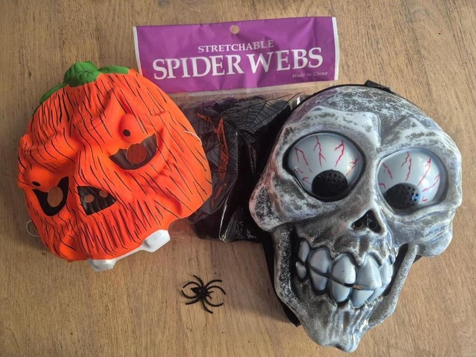 Halloween decoratie: pompoen, schedel en spinnenweb, Ophalen of Verzenden, Gebruikt, Feestartikel, Halloween of Griezel