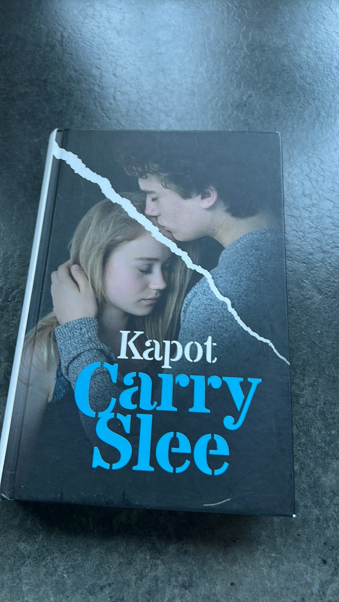 Carry Slee - Kapot, Ophalen of Verzenden, Zo goed als nieuw, Carry Slee