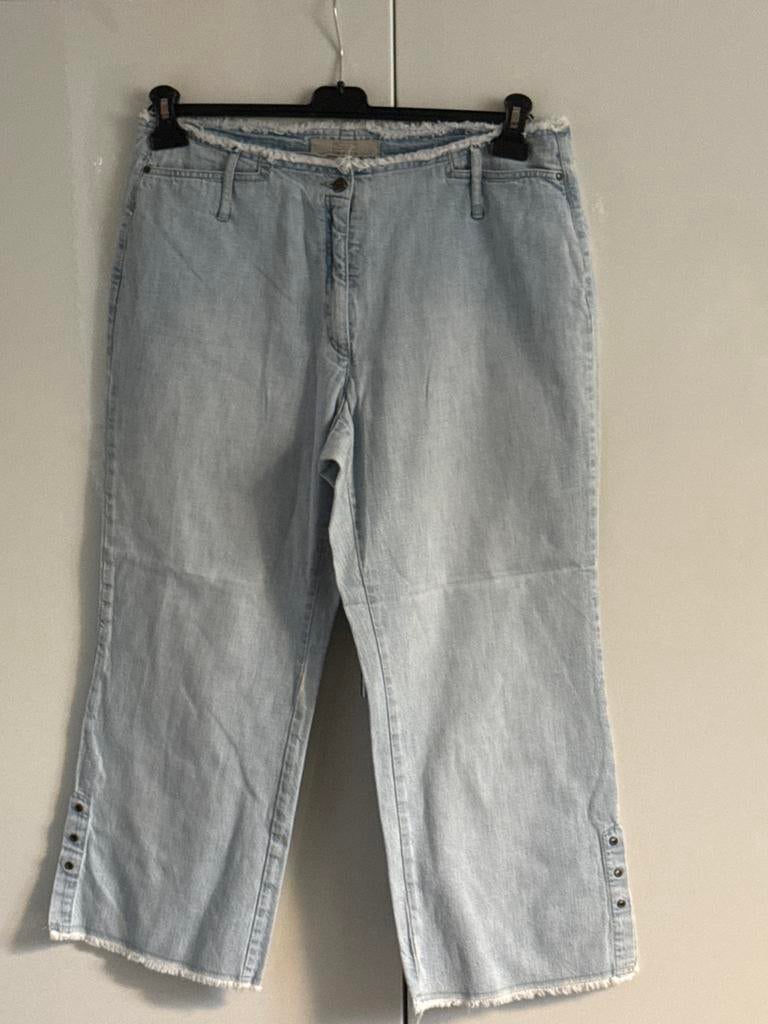ZERRIS JEANS lichtblauwe cropped jeans met knopen, Kleding | Dames, Spijkerbroeken en Jeans, Zo goed als nieuw, Overige jeansmaten
