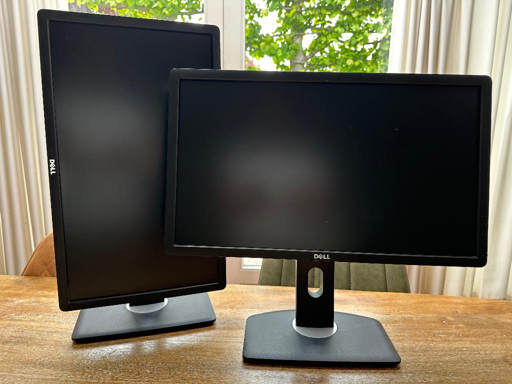 Dell UltraSharp (2stks) U2312HM 23" IPS Monitoren, Ophalen, Draaibaar, DVI, IPS