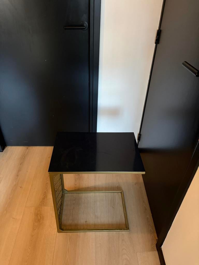 Sissy-Boy bijzettafel goudkleurig met blauw blad, Huis en Inrichting, Tafels | Bijzettafels, Ophalen, Minder dan 45 cm, Minder dan 55 cm