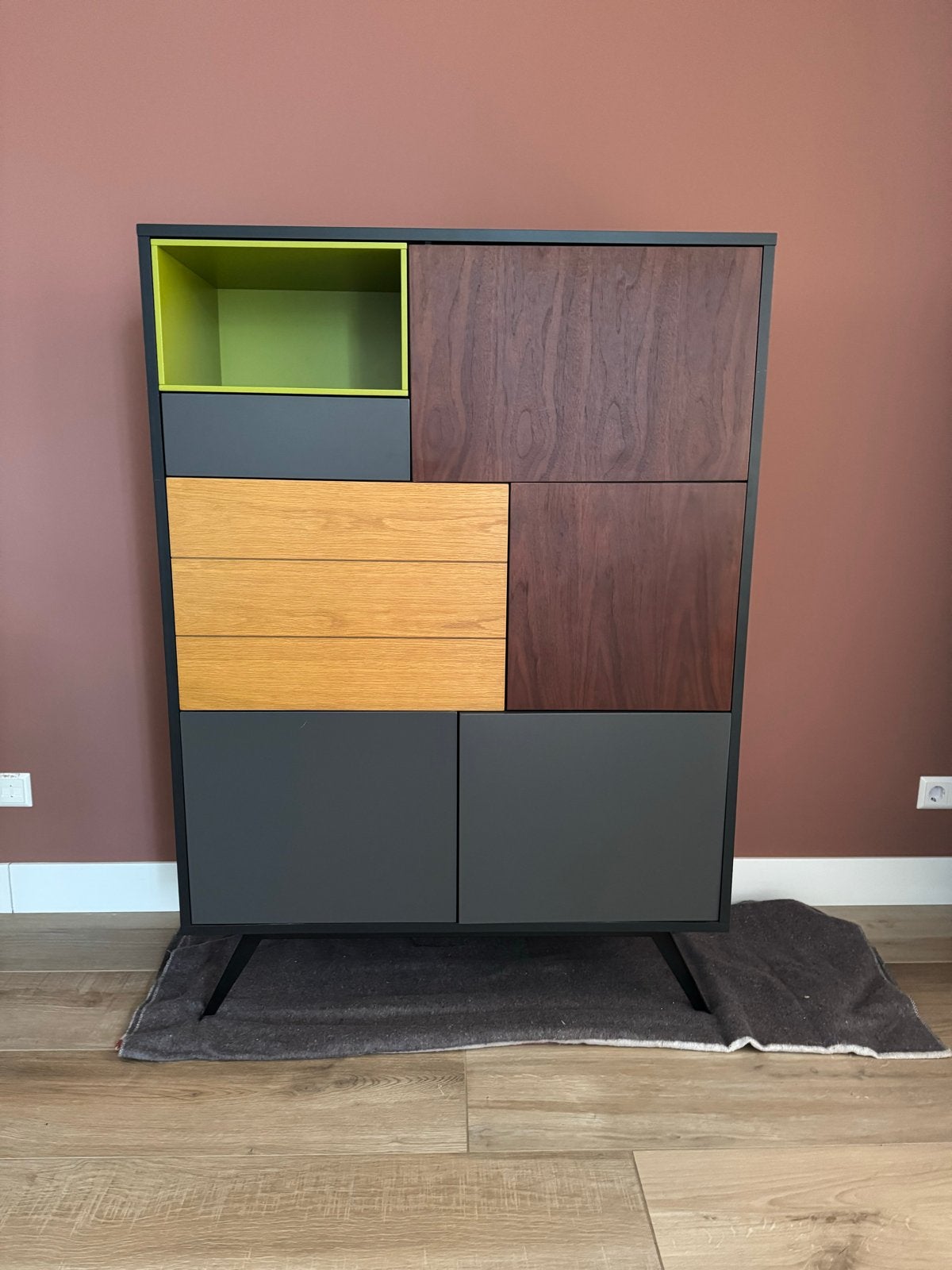 Moderne designkast met unieke kleurencombinatie, Ophalen, Gebruikt
