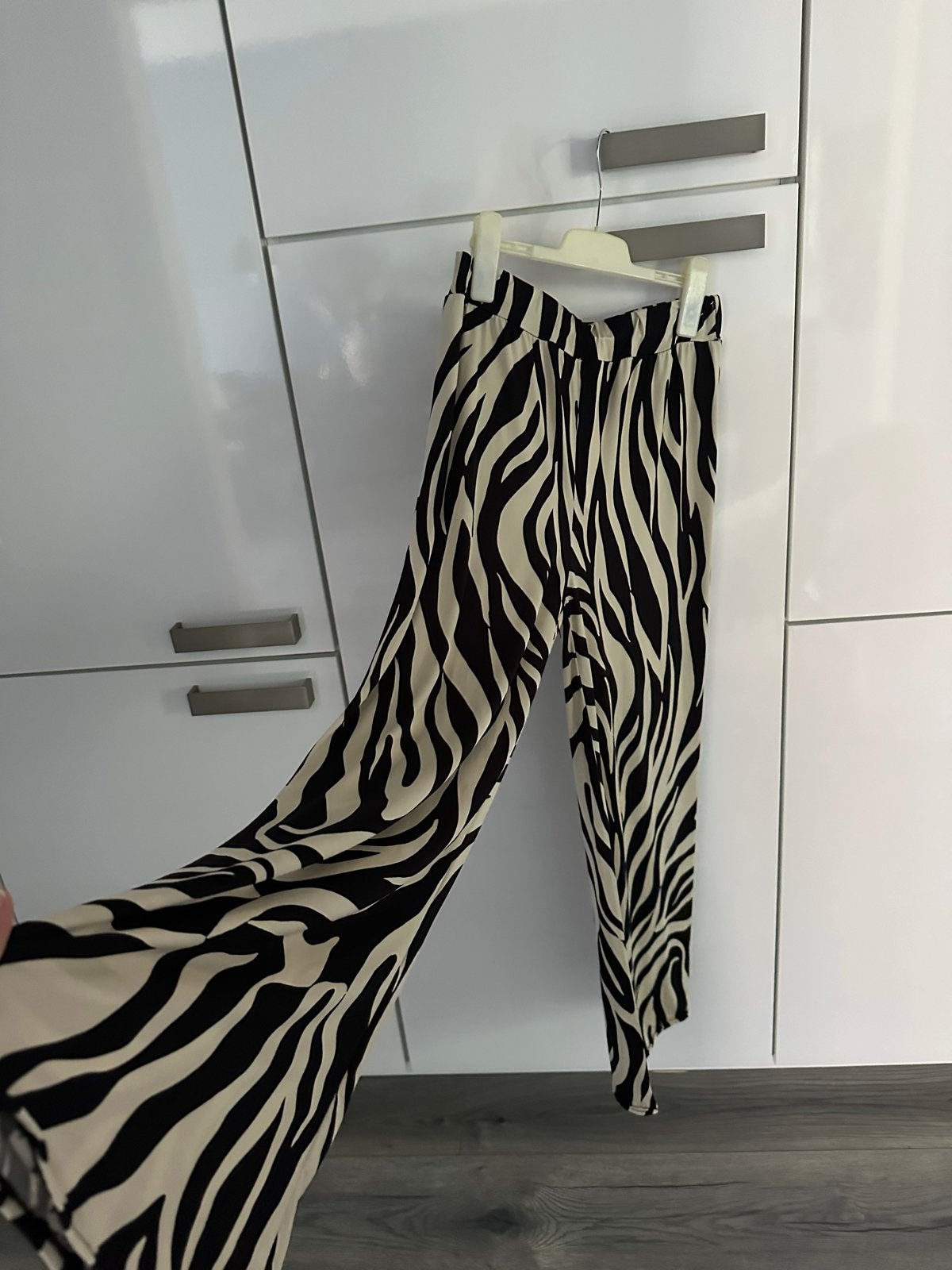 Zebraprint broek, Zwart, Ophalen of Verzenden, Zo goed als nieuw, Maat 36 (S)