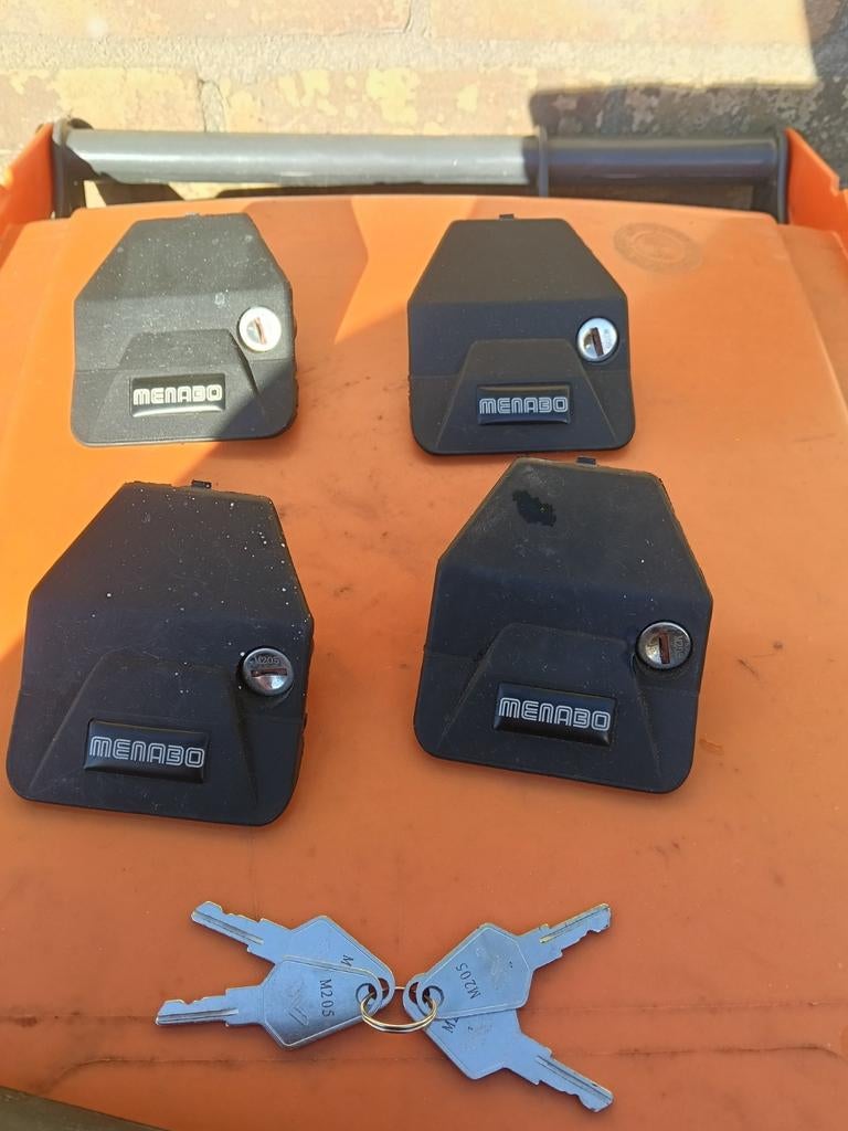 Menabo Dakdragers Ford Fiesta - Inclusief sloten en sleutels, Ophalen, Gebruikt