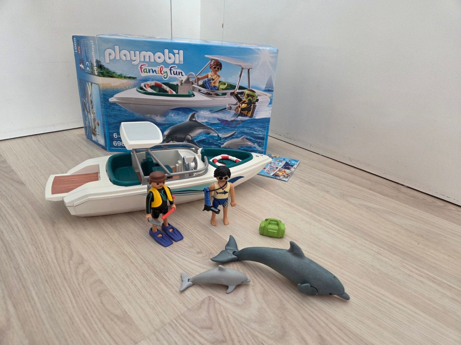 Playmobil Family Fun Speedboot met dolfijnen (6981), Kinderen en Baby's, Speelgoed | Playmobil, Zo goed als nieuw, Complete set