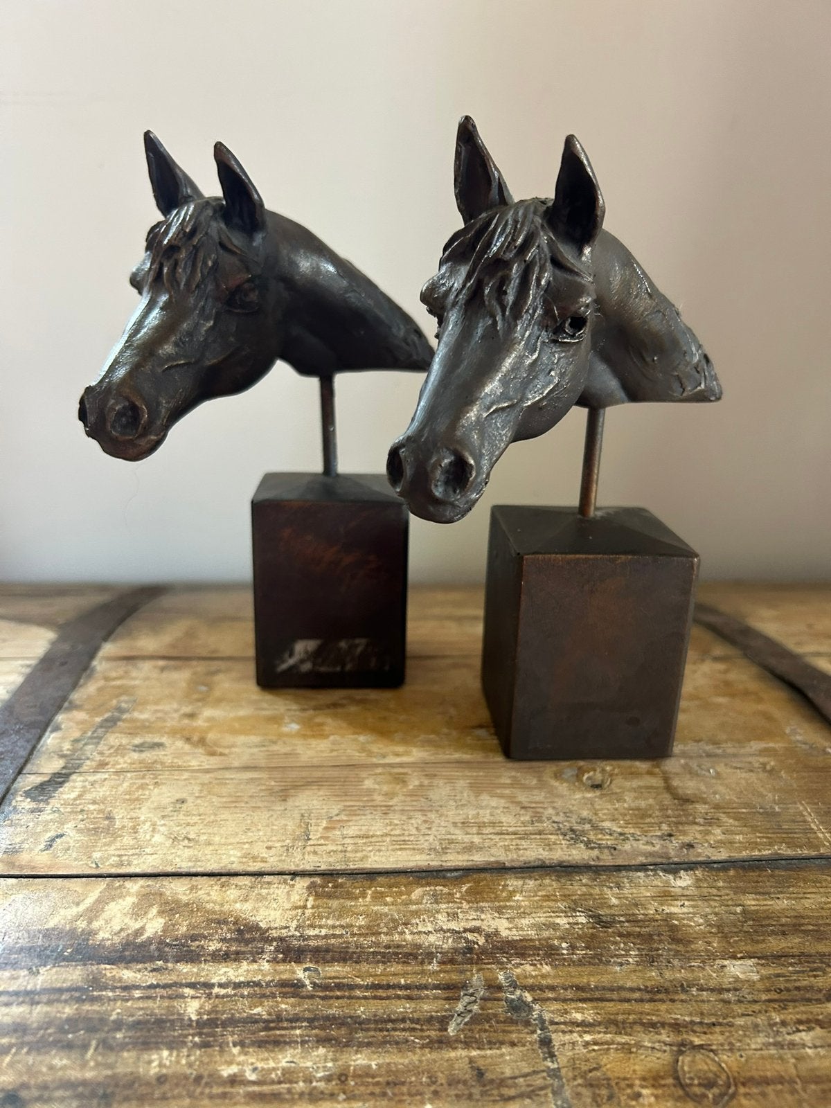 2x paardensport trofee  hoofd op sokkel, Dieren en Toebehoren, Ophalen of Verzenden, Zo goed als nieuw
