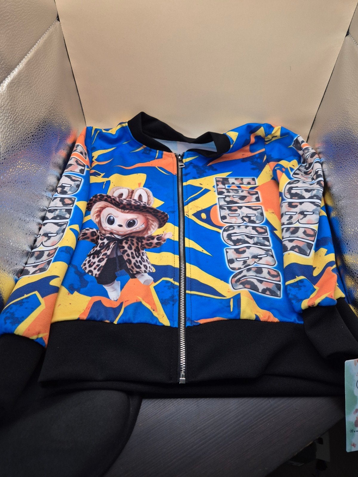 Nieuw Labubu vest maat 6 met prijskaartje, Ophalen of Verzenden, Nieuw, Labubu, Jongen of Meisje