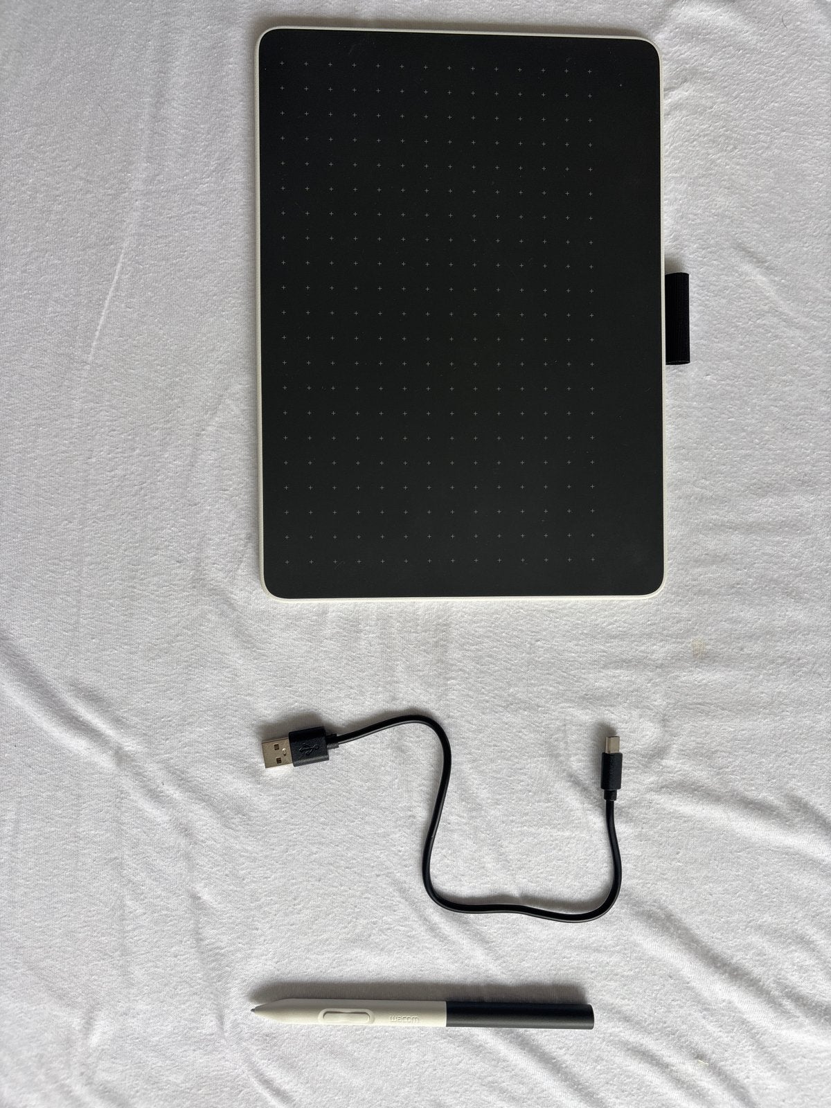Wacom One tekentablet met pen en kabel, Computers en Software, Ophalen of Verzenden, Multi-touch, Zo goed als nieuw, Bedraad