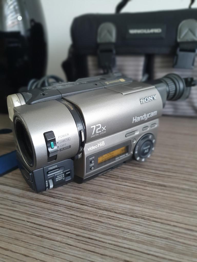 In nieuwstaat sony videocamera HI8, Audio, Tv en Foto, Videocamera's Digitaal, 20x of meer, Overige soorten, Ophalen of Verzenden
