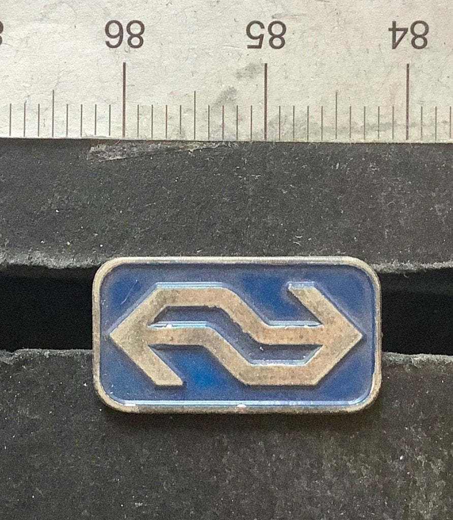 speld, Spoorwegen, trein, NS Logo type1 (RB, Verzamelen, Ophalen of Verzenden, Gebruikt, Transport, Speldje of Pin
