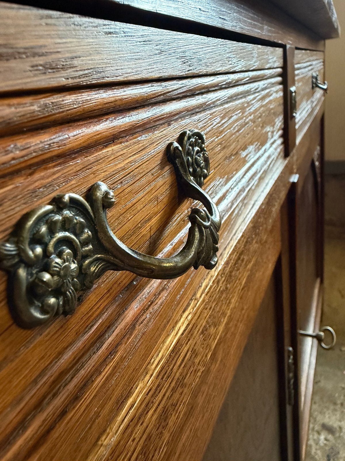 Vintage houten dressoir met roodbruin marmeren blad, Ophalen, Gebruikt