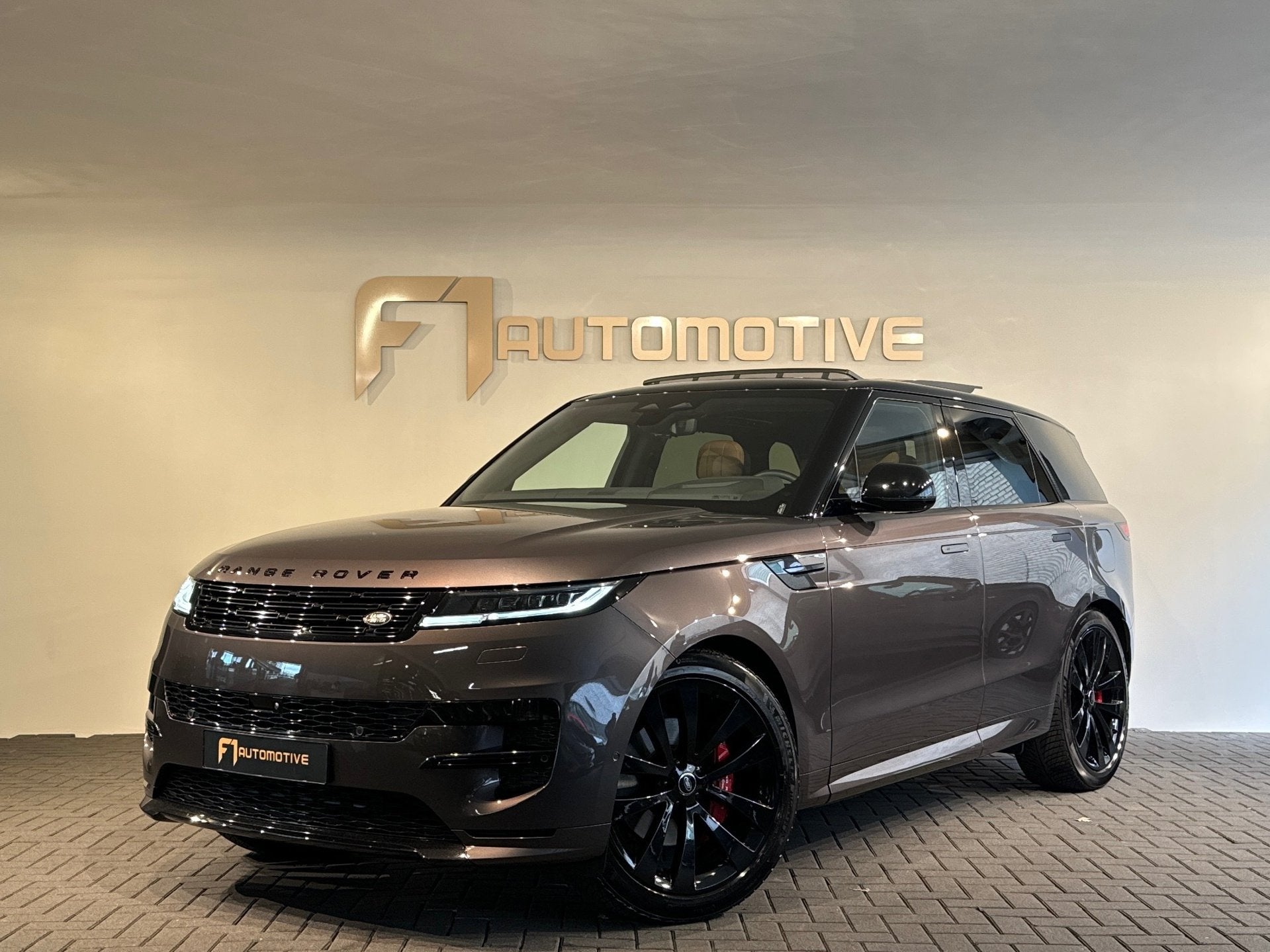 Land Rover Range Rover Sport 3.0 P460e Dynamic HSE Pano|BTW, Auto's, Land Rover, Automaat, Beige, 3000 kg, 2996 cc