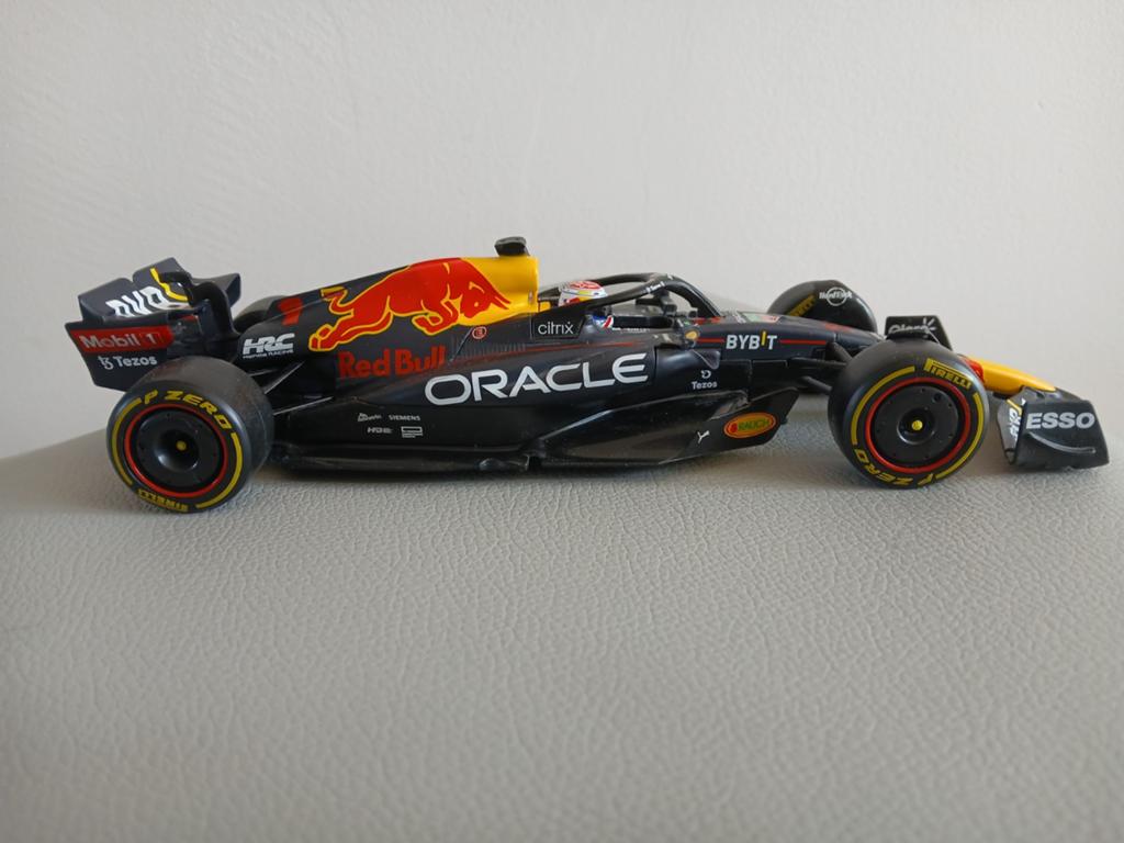 Bburago 1:24 schaalmodel Oracle Red Bull Racing RB18, Verzamelen, Ophalen of Verzenden, Nieuw, Formule 1