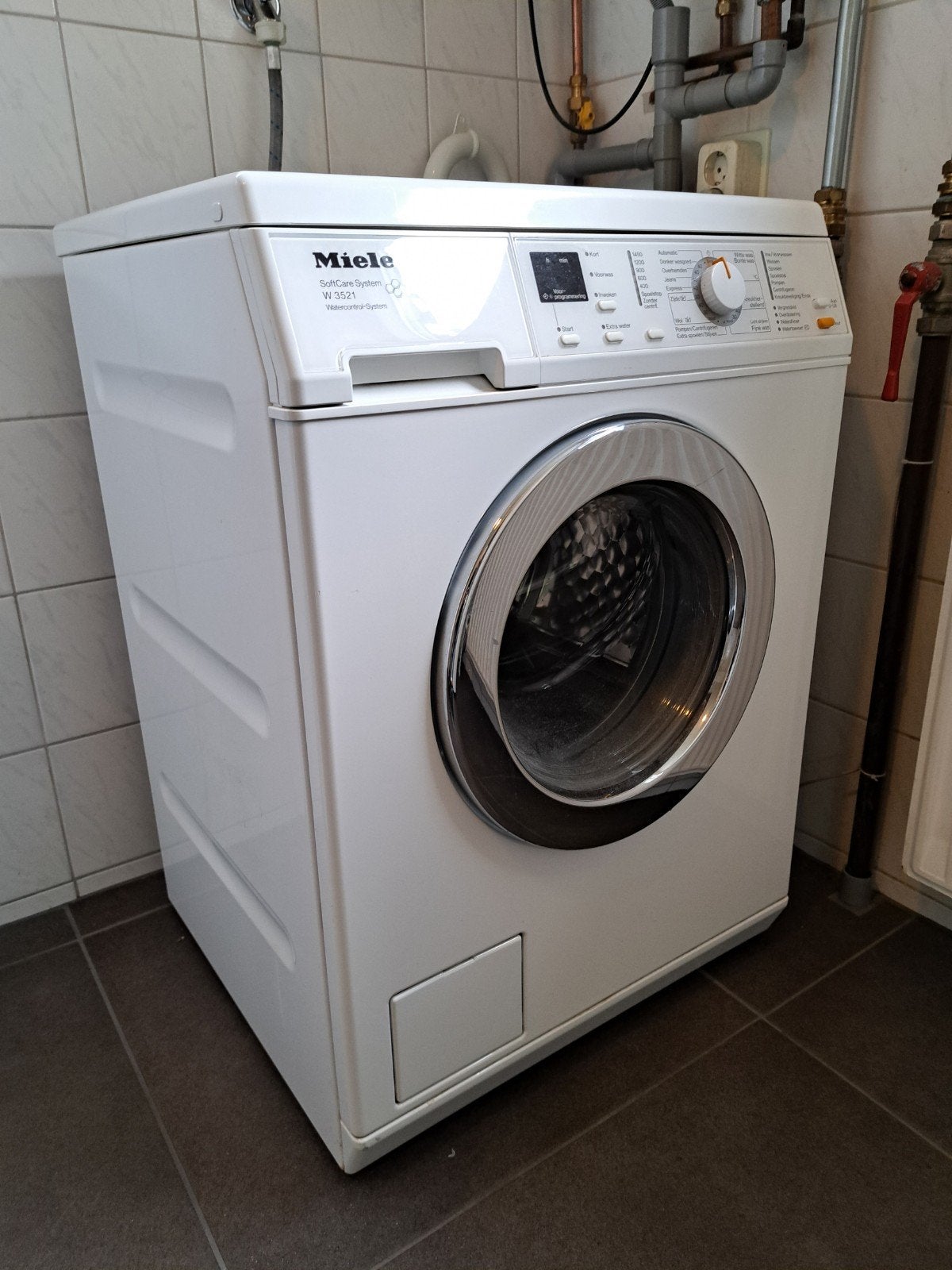 Koopje wasmachine Miele, wit, Ophalen, Gebruikt, 1200 tot 1600 toeren, 85 tot 90 cm