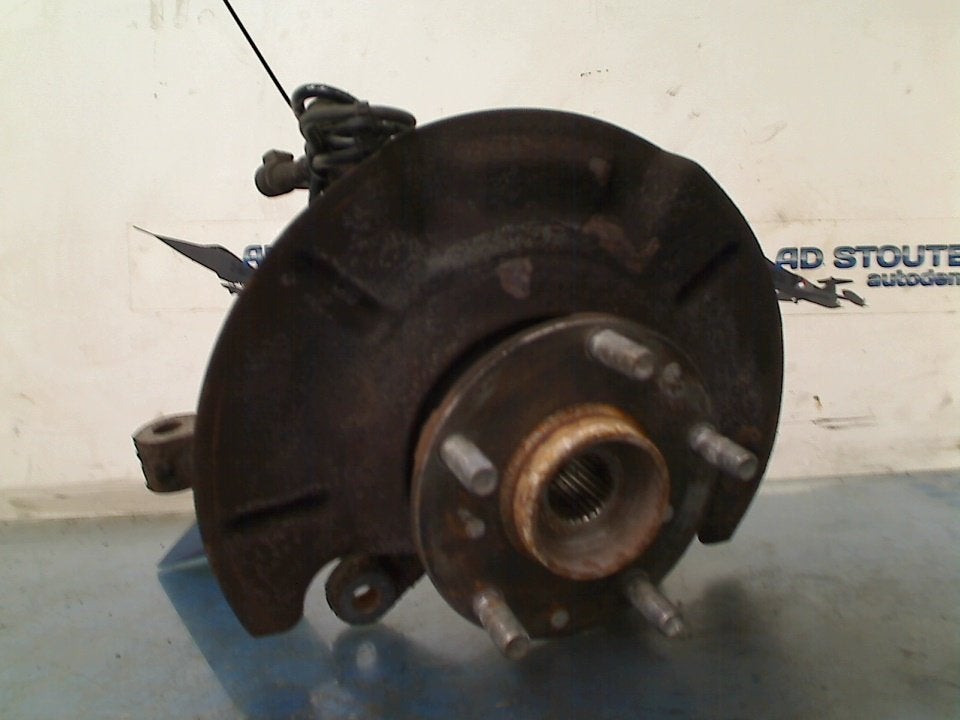 Fusee Links Voor Suzuki SX4 (EY/GY) (2006-06/..), Gebruikt, Suzuki Deutschland GmbH, Kontakt@suzuki.de, Suzuki-Allee 7, Bensheim 64625, , Duitsland