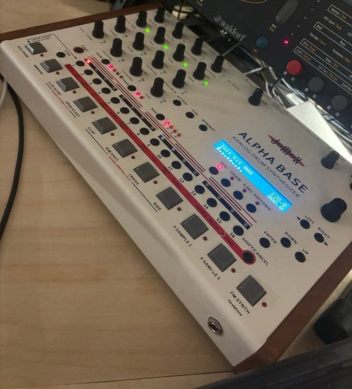 Jomox Alpha Base MK1 Analoge Drum Synthesizer, Overige merken, Zo goed als nieuw, Met midi-aansluiting, Overige aantallen