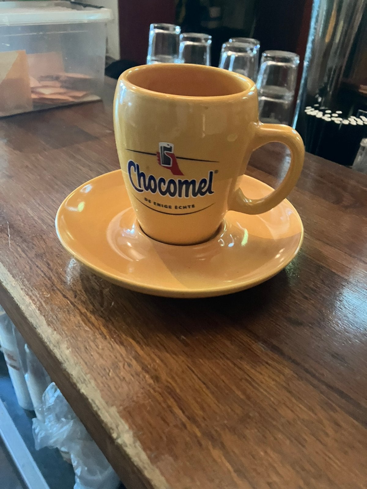 2 dozen Chocomel mokken origineel met schotel en lepel, Ophalen, Nieuw, Glas of Glazen, Overige merken