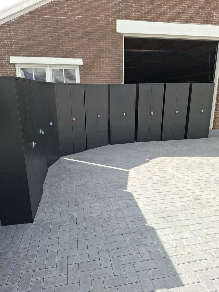 Nieuw binnen: zwarte metalen draaideurkasten 180/80, Huis en Inrichting, Kasten | Roldeurkasten en Archiefkasten, Ophalen, Gebruikt