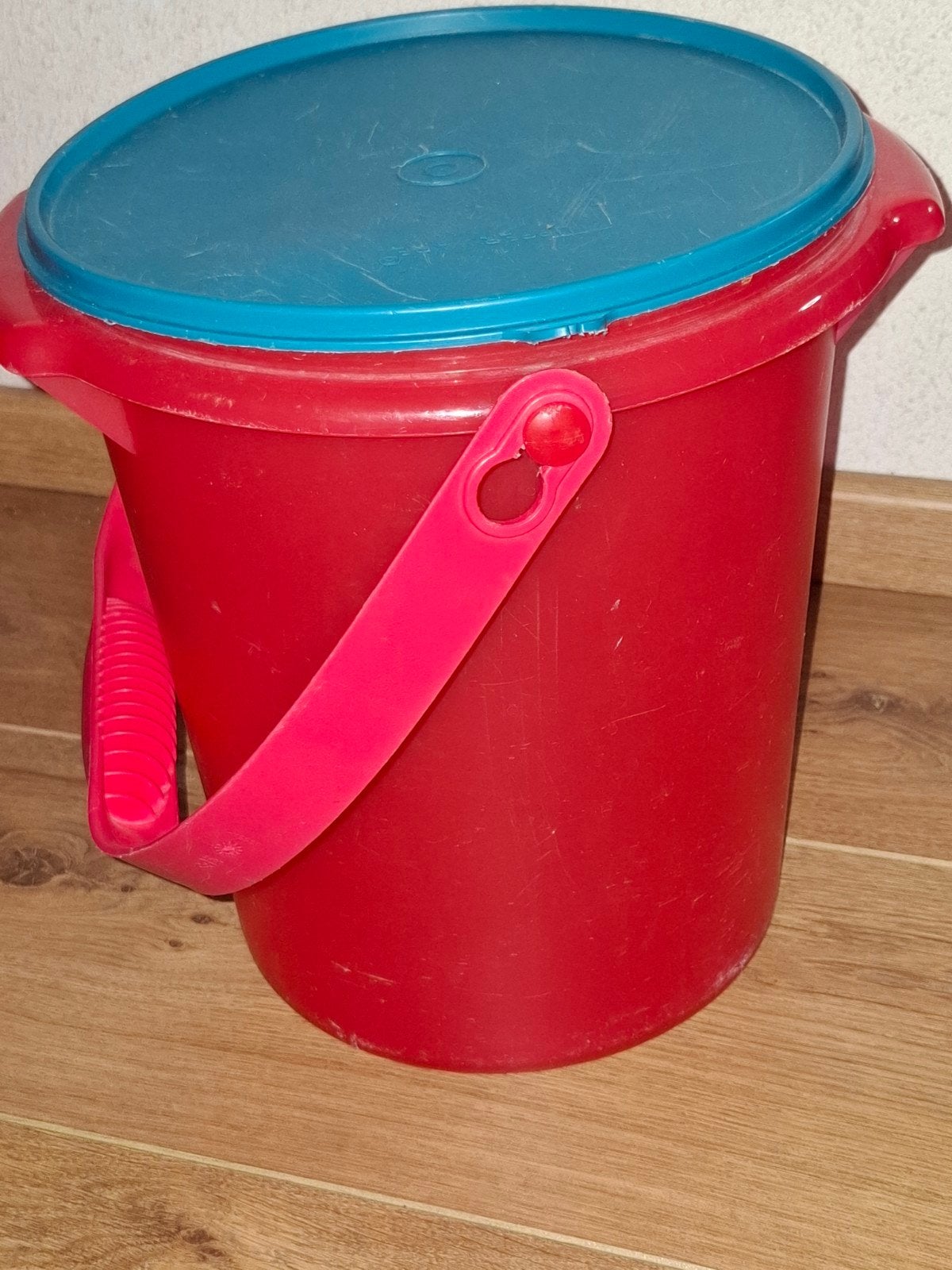 Tupperware wasemmer 8,5L rood met blauwe deksel, Ophalen