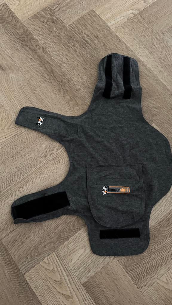 Thundershirt hond maat S, Dieren en Toebehoren, Ophalen of Verzenden, Zo goed als nieuw