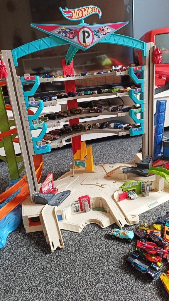 Hot Wheels Ultimate Garage met haai, auto's en extra banen, Ophalen, Gebruikt