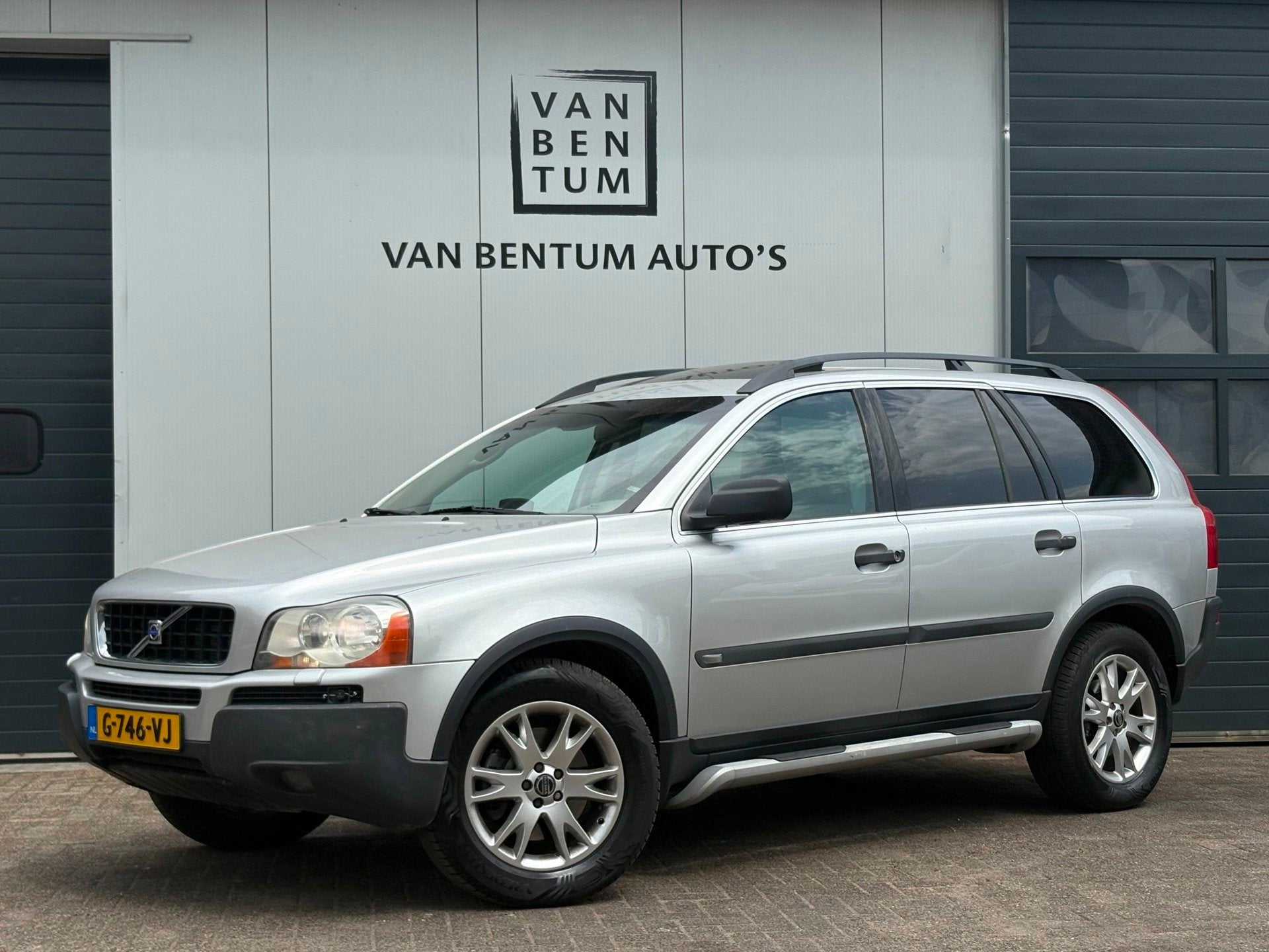 Volvo XC90 2.5T Autom. 4WD 7-pers. MOTOR TIKT, Gebruikt, Beige, 7 stoelen, 2521 cc