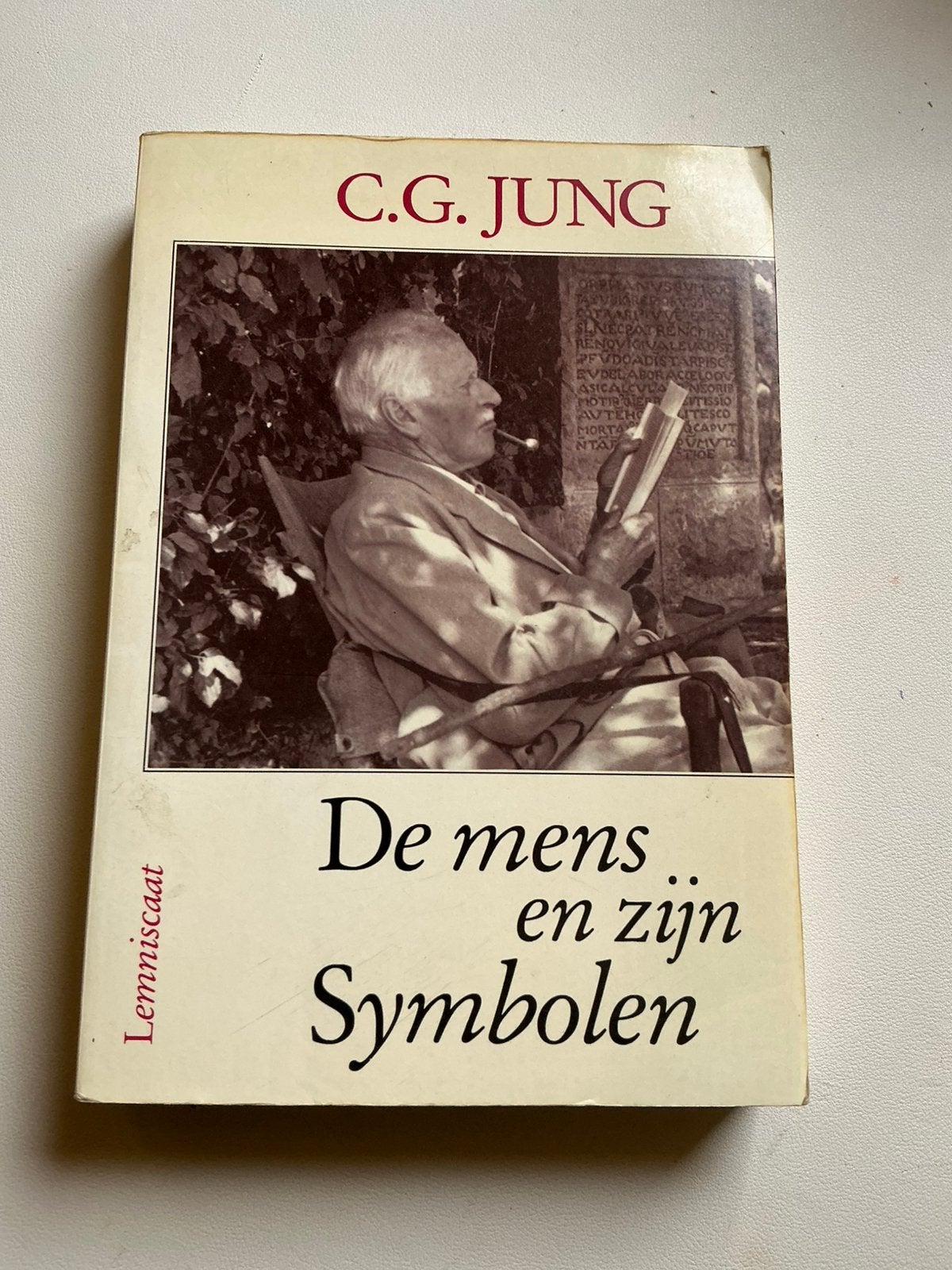 C.G. JUNG   DE MENS EN ZIJN SYMBOLEN, Ophalen of Verzenden, Gelezen