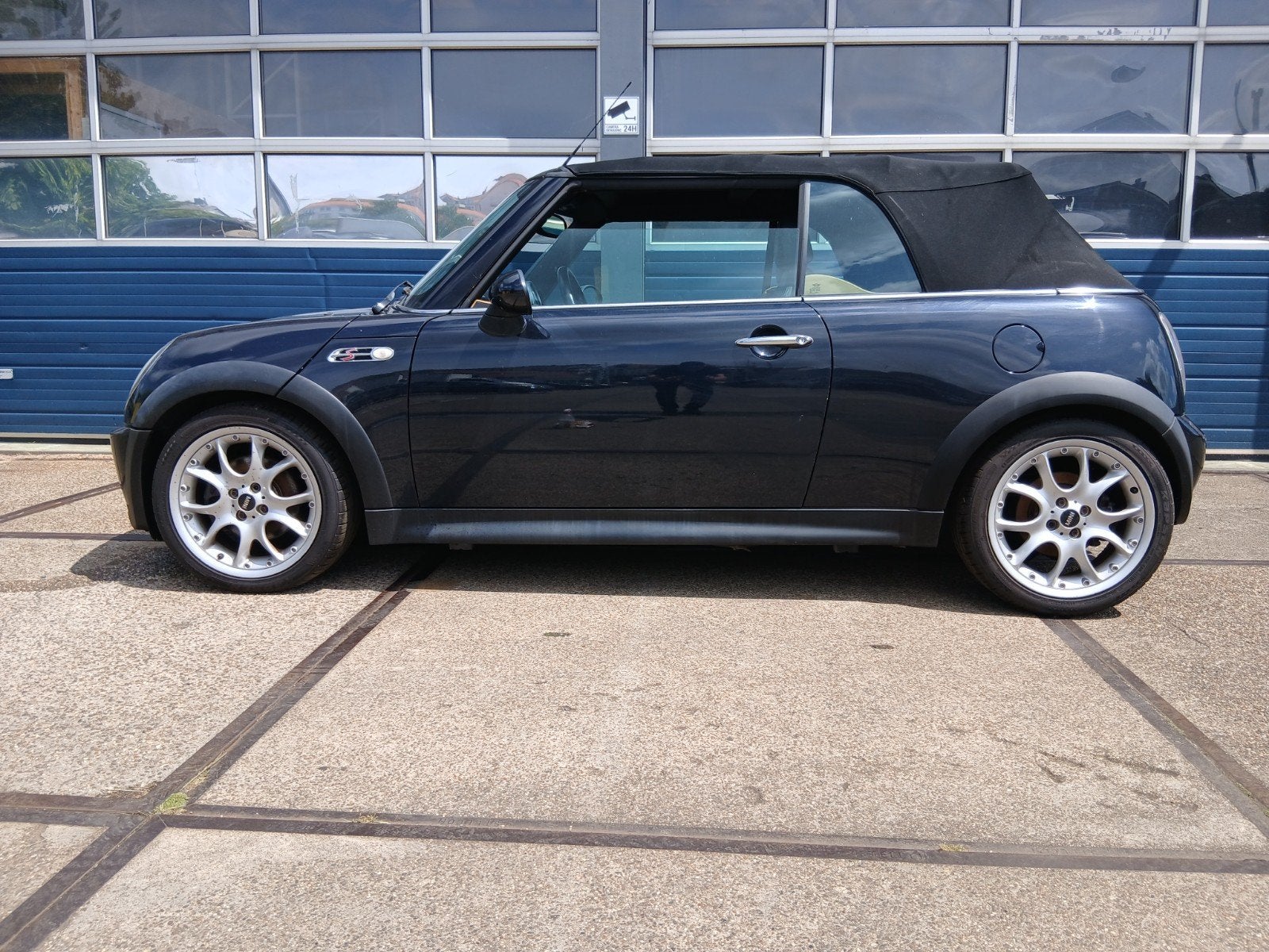 Mini 1.6 16V Cooper S Cabrio AUT 2006 Zwart, Auto's, Mini, 4 cilinders, Cabriolet, 4 stoelen, Zwart