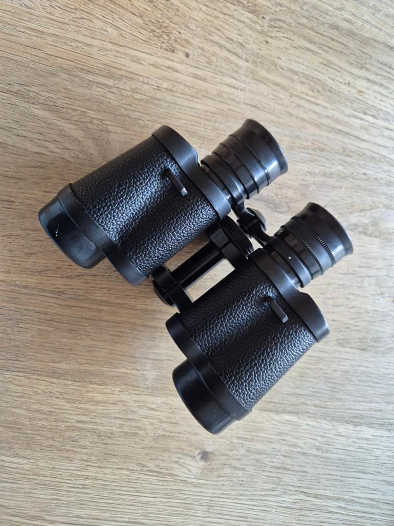 Vintage verrekijker met leren tas - Revue 8x30, Audio, Tv en Foto, Optische apparatuur | Verrekijkers, Gebruikt, 8 tot 12x, Met hoes of tas