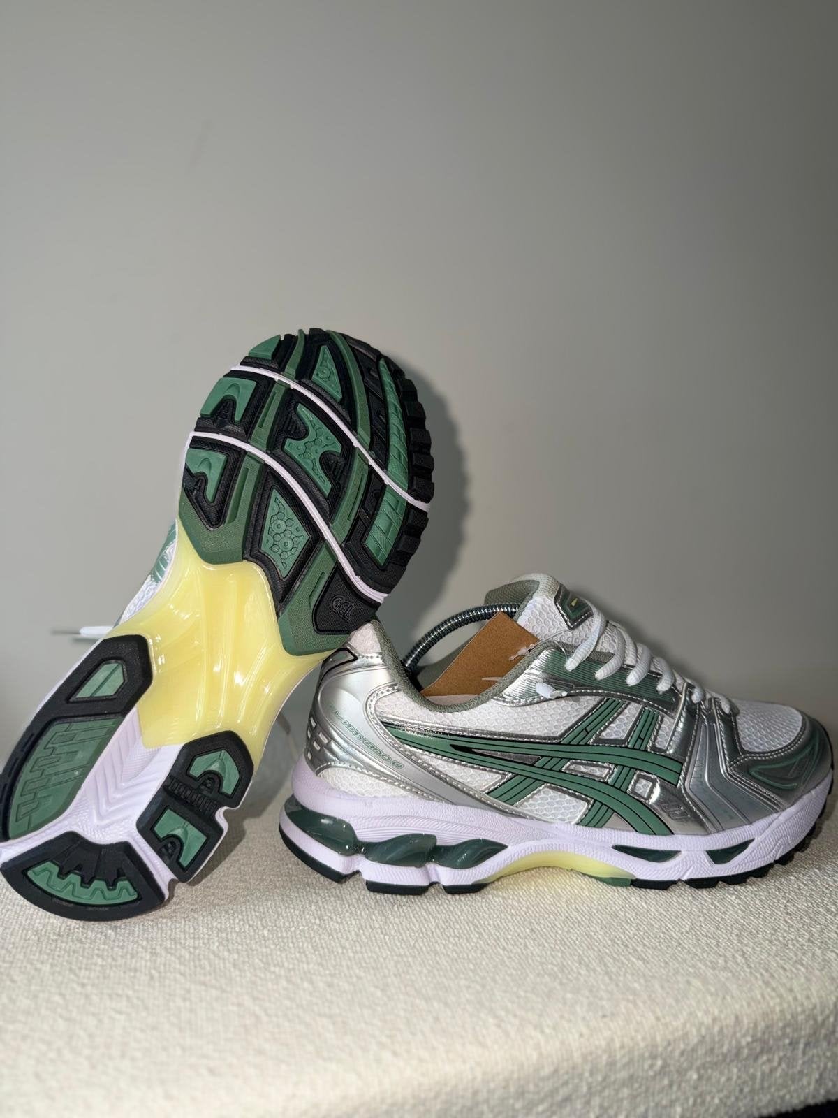 ASICS Gel-Kayano 14 sneakers - Maat 42 en 42,5, Kleding | Heren, Schoenen, Ophalen of Verzenden, Nieuw, Wit, Sneakers of Gympen