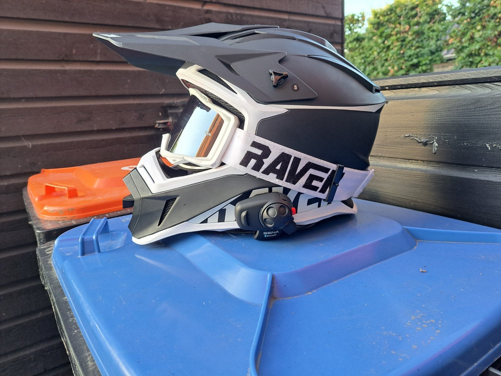 Raven Offroadhelm met geluidssysteem en bril, Motoren, Kinderen, Offroadhelm, S, Tweedehands