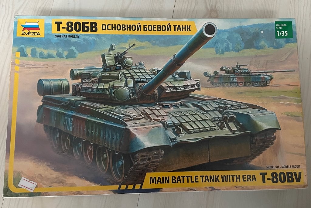 Soviet battle tank T-80BV met Era bouwpakket Modelbouwpakket, Overige merken, Tank, 1:32 tot 1:50, Nieuw