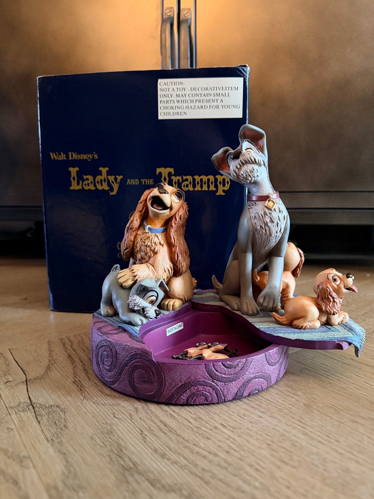 Disney “Lady & The Tramp” – by Markrita – originele doos, Ophalen of Verzenden, Overige figuren, Zo goed als nieuw, Beeldje of Figuurtje