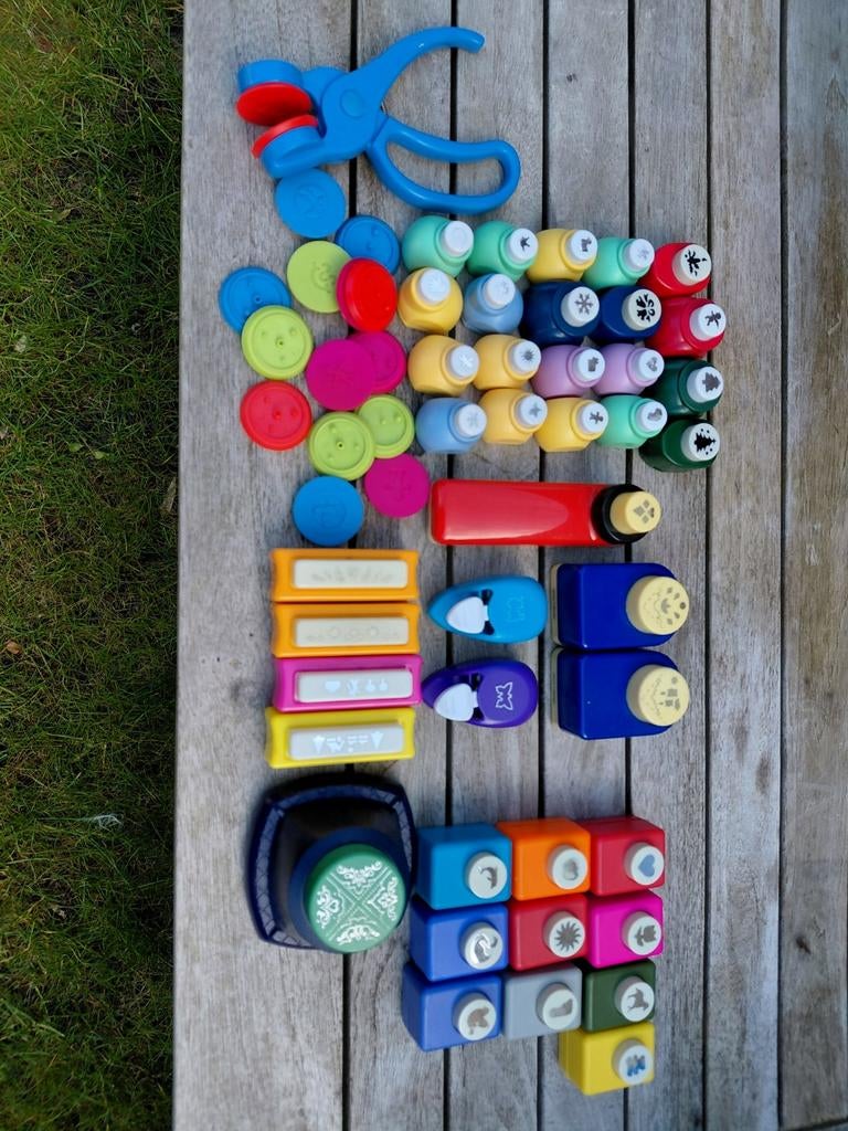 40 stuks ponsen voor kaarten, papierdecoratie en knutselen, Ophalen of Verzenden