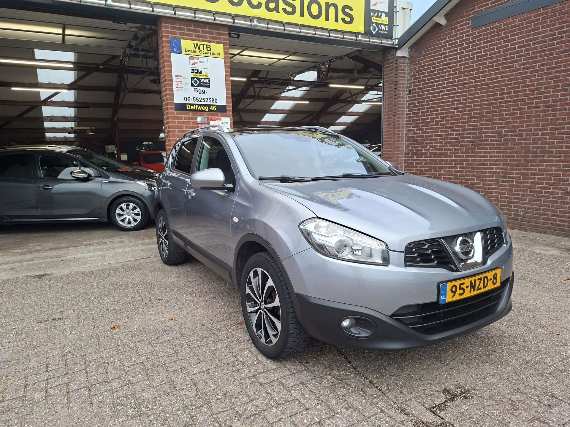 Nissan Qashqai 1.6 Connect Edition, Panodak, Navi, Trekhaak, Voorwielaandrijving, Stof, Gebruikt, 4 cilinders