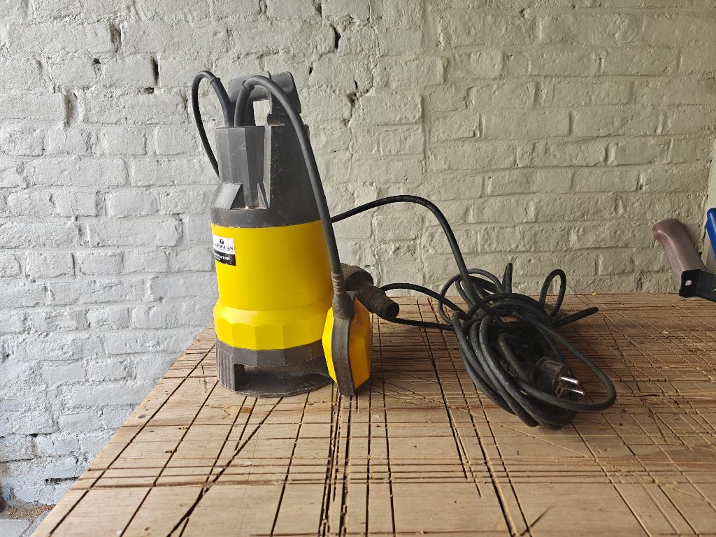 Dompelpomp Hendrik Jan HJ550 met externe vlotterschakelaar, Tuin en Terras, Waterpompen, Ophalen of Verzenden, Zo goed als nieuw