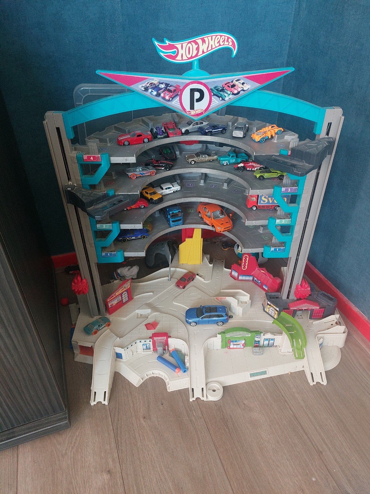 Hot Wheels Ultimate Garage met veel auto's, Kinderen en Baby's, Ophalen of Verzenden, Gebruikt