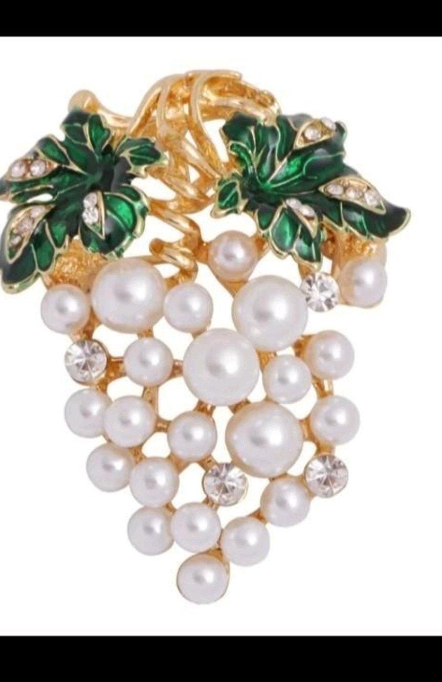 GRATIS VERZENDING  Elegante Broche Druiventros, Sieraden, Tassen en Uiterlijk, Ophalen, Overige materialen, 4 tot 7 cm, Met parel