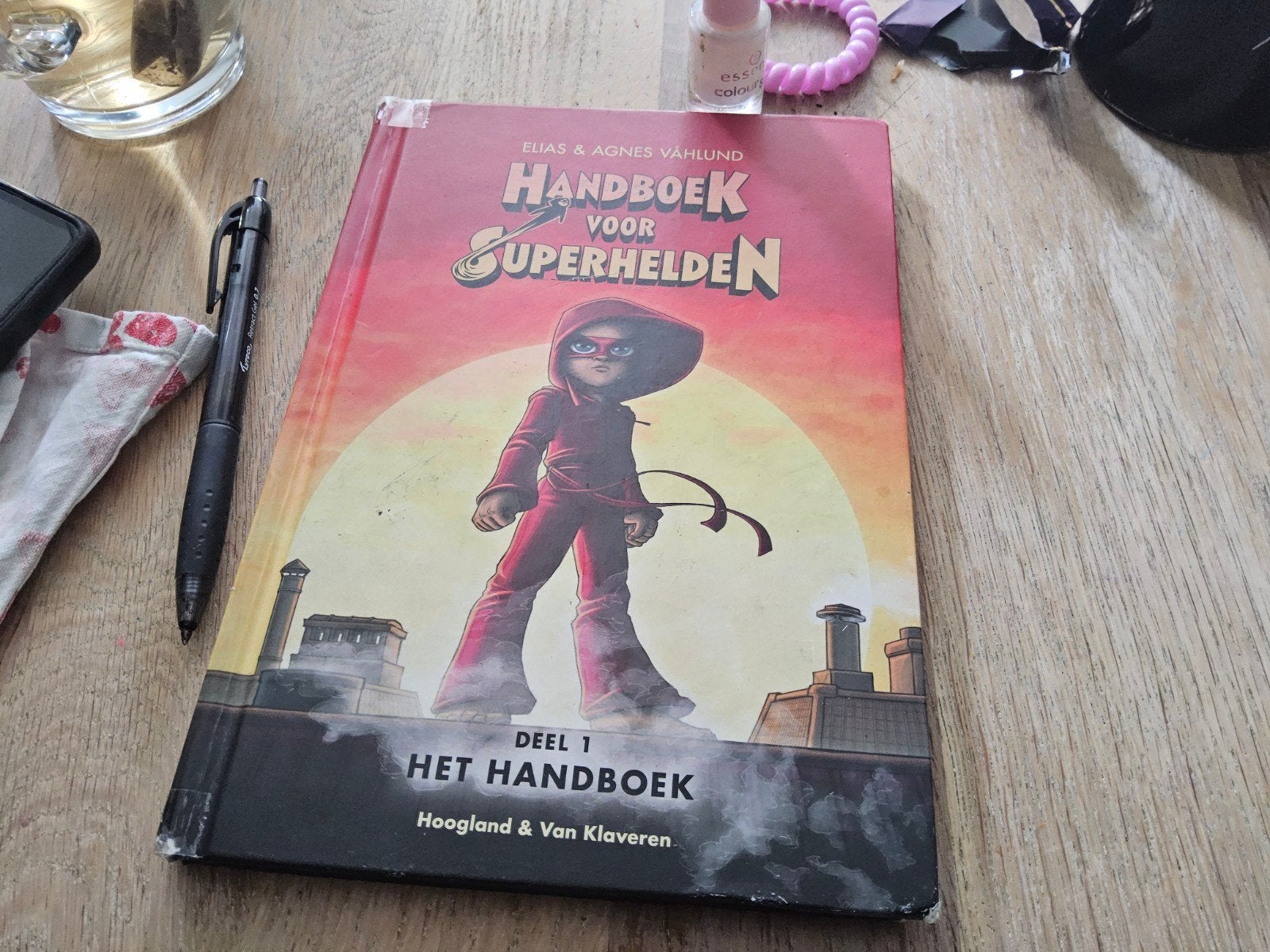 Handboek voor Superhelden - Deel 1: Het Handboek, Ophalen of Verzenden, Gelezen, Elias Vahlund, Fictie