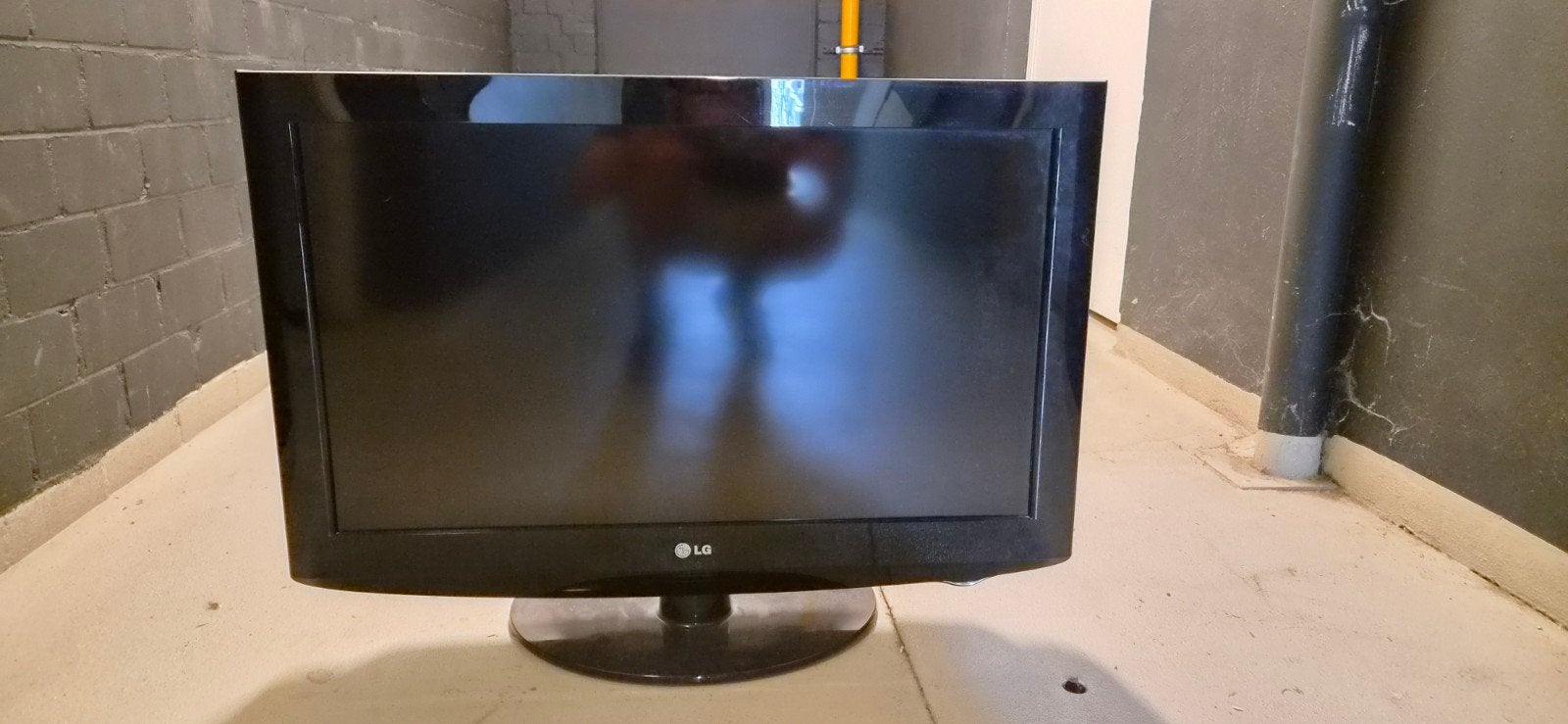 LG 32LD320 LCD TV - 81 cm (32 inch) HD Ready, Ophalen, Gebruikt, 50 Hz, 80 tot 100 cm
