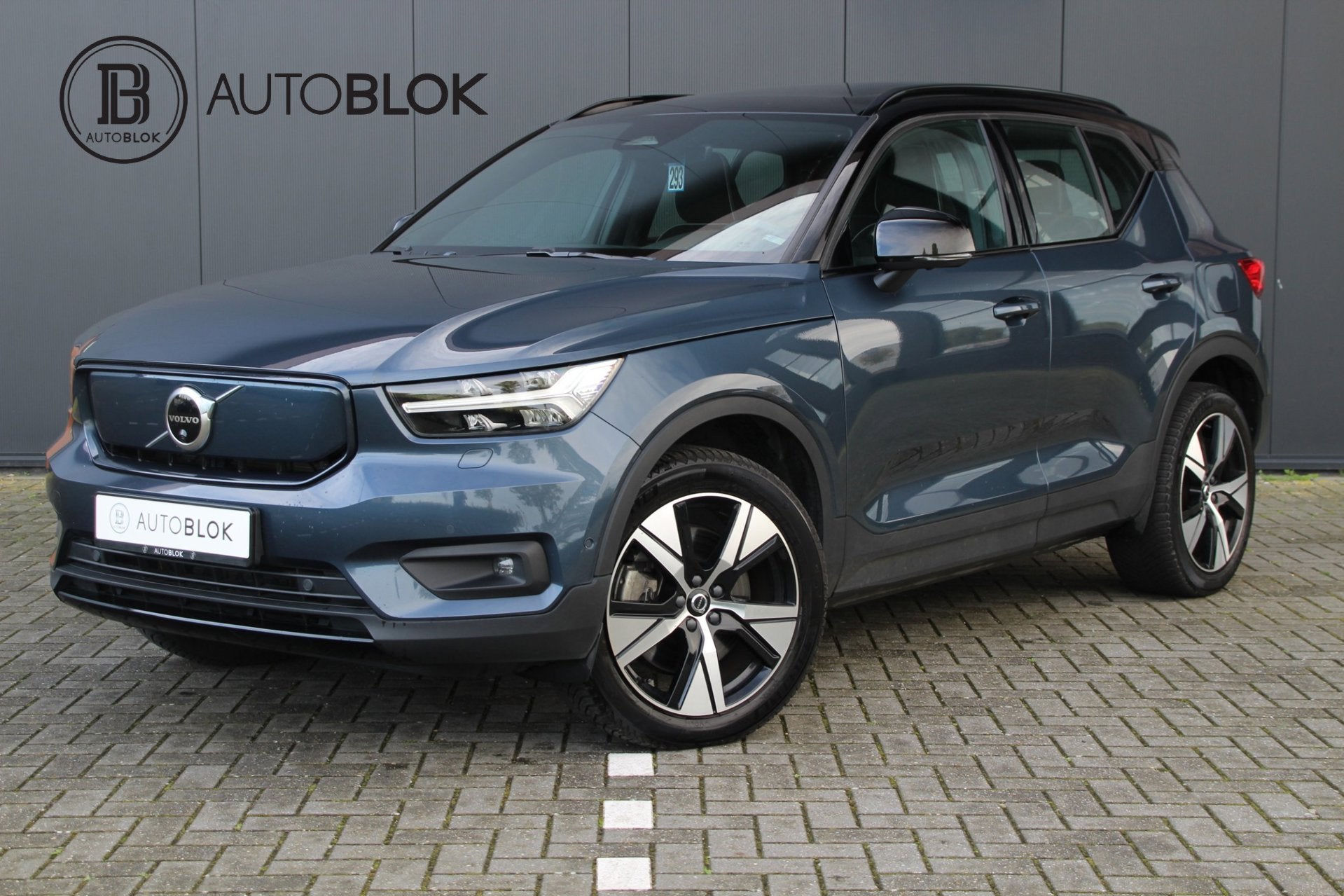 Volvo XC40 Recharge Pro | Panoramadak | 360 Camera | Trekhaa, Auto's, Dealer onderhouden, Gebruikt, Zwart, Blauw
