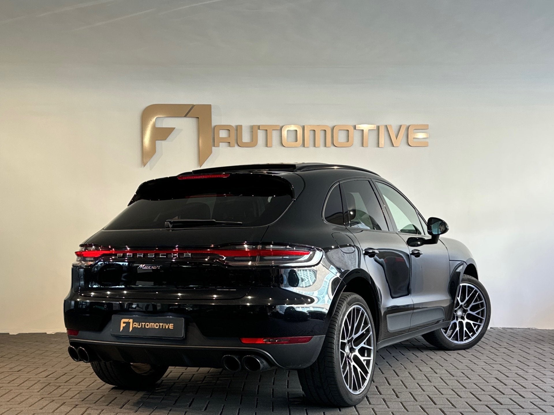 Porsche Macan 2.0 Pano|Memory|18-Way|Leder|Lane Assist, Auto's, Porsche, Automaat, Gebruikt, Zwart, Bedrijf