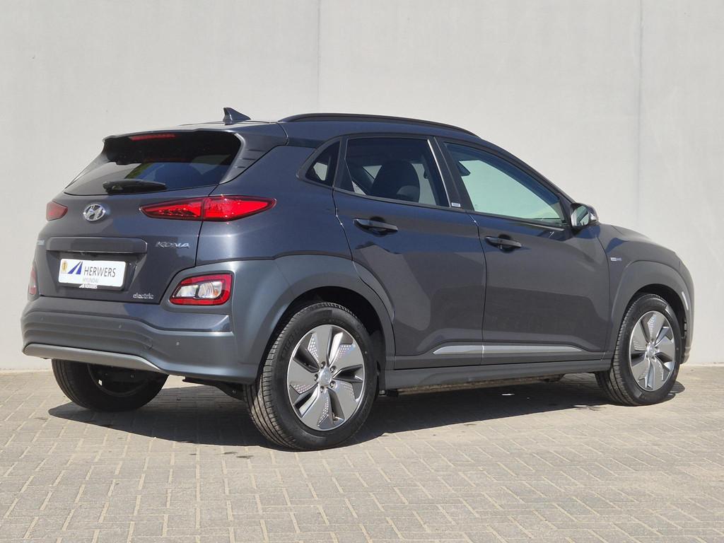 Hyundai Kona EV Premium 64 kWh / SOH 100% / Dealer onderhoud, Auto's, Hyundai, Stof, Gebruikt, 204 pk, 64 kWh