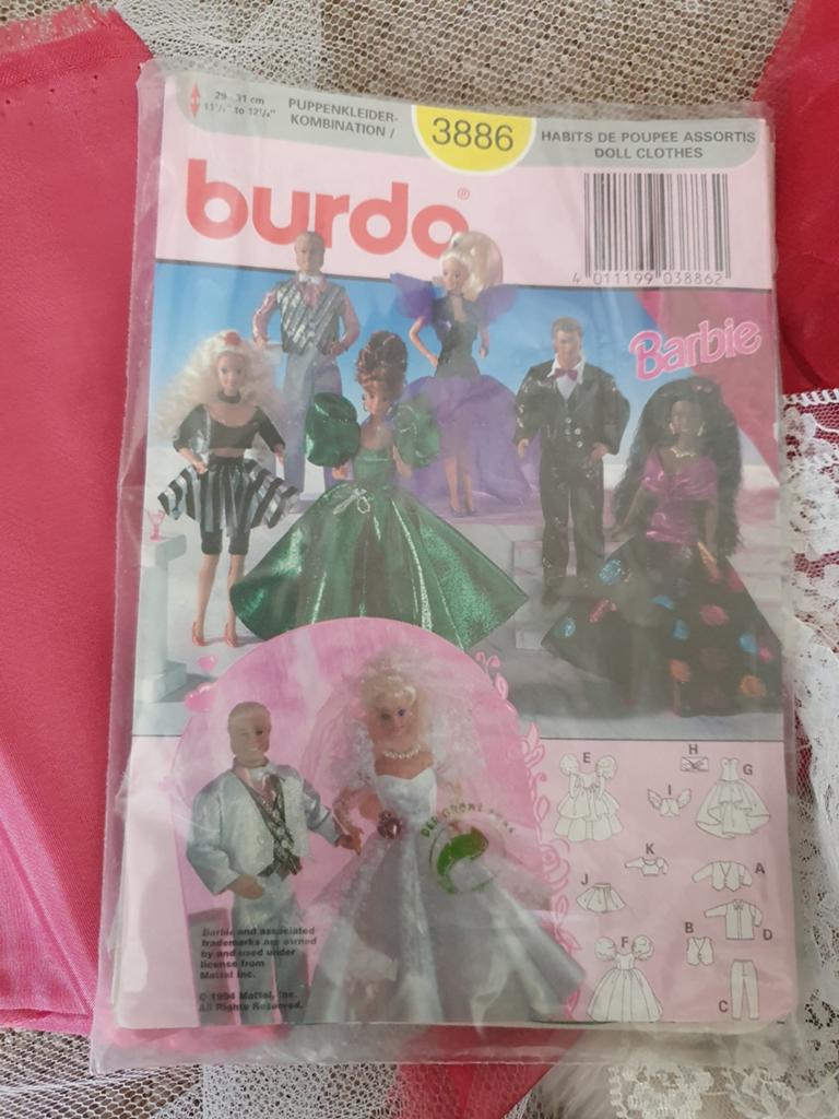 Barbie en Ken patroon trouwjurk en -pak, Ophalen of Verzenden, Vrouw, Overige merken