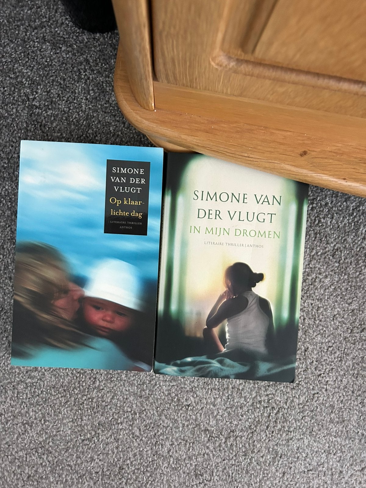 Simone van der Vlugt 2 stuks, Ophalen of Verzenden, Zo goed als nieuw