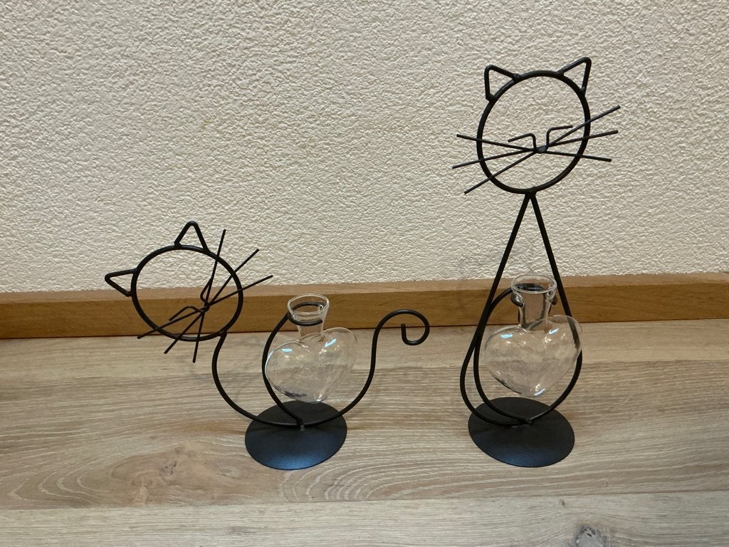 Te koop aangeboden 2 metalen katten met glazen hart., Ophalen of Verzenden, Zo goed als nieuw, Zwart, Metaal
