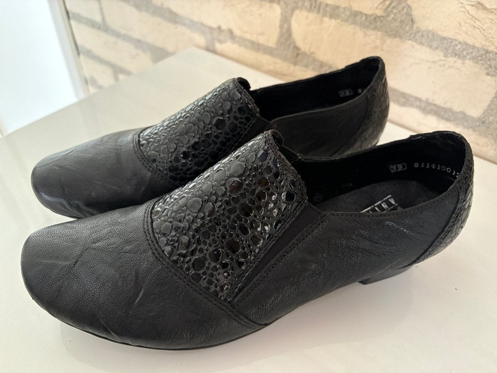 Nieuwe zwarte Rieker maat 39, Kleding | Dames, Schoenen met lage hakken, Verzenden, Zwart, Nieuw